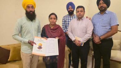 डॉ. बलजीत कौर ने सामाजिक सुरक्षा विभाग के दो नए कर्मचारियों को नियुक्ति पत्र सौंपे