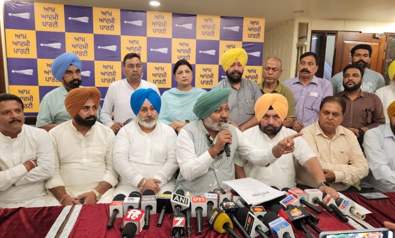 पंजाब आप मंत्रियों और विधायकों ने राशन सूची से नाम काटने के खिलाफ सभी जिलों में की प्रेस कॉन्फ्रेंस