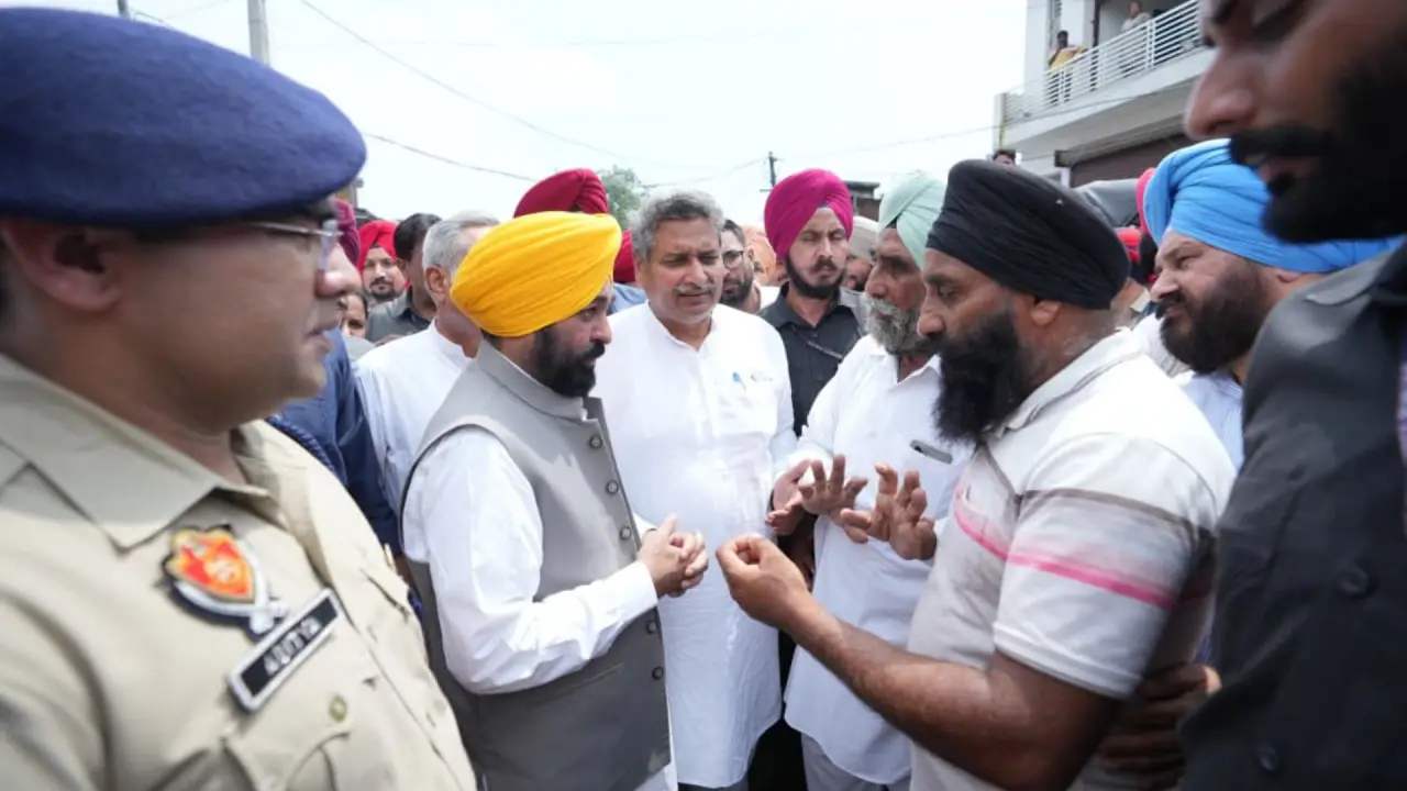 मान सरकार ने बाढ़ से निपटने के लिए झोंकी पूरी ताकत: बचाव और राहत कार्य युद्ध स्तर पर जारी 12 मान सरकार ने बाढ़ से निपटने के लिए झोंकी पूरी ताकत: बचाव और राहत कार्य युद्ध स्तर पर जारी