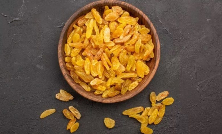 रोजाना किशमिश खाने के फायदे और सही सेवन का तरीका