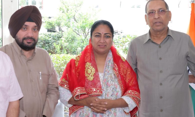 दिल्ली की मुख्यमंत्री रेखा गुप्ता ने कांग्रेस से बीजेपी में आए 2 नेताओं को दी बड़ी जिम्मेदारी