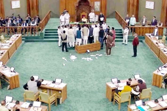 उत्तराखंड विधानसभा मानसून सत्र में कांग्रेस का हंगामा, सीएम धामी ने कानून व्यवस्था पर जताई नाराजगी