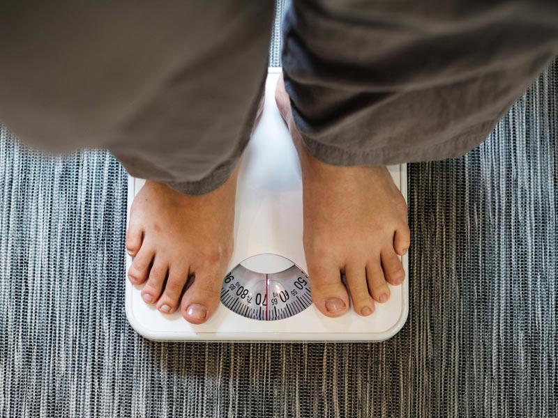 योग से वजन कम: एक्सरसाइज और डाइटिंग के बावजूद क्यों नहीं घटता वजन? जानिए बाबा रामदेव की सलाह और असरदार योग टिप्स