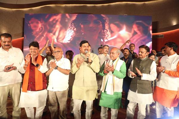 मुख्यमंत्री मोहन यादव ने "कृष्णायन" प्रस्तुति को बताया श्रीकृष्ण भक्ति का प्रभावशाली माध्यम, कलाकारों को ₹1.11 लाख का प्रोत्साहन