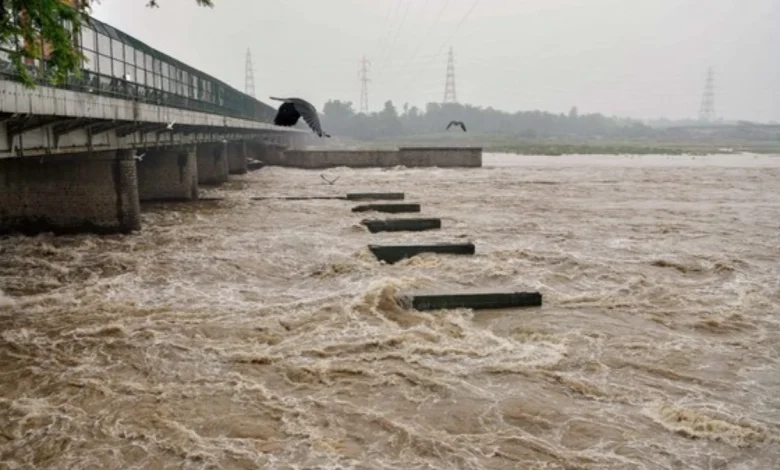 दिल्ली में यमुना नदी का जलस्तर खतरे के निशान से ऊपर, बाढ़ का खतरा बढ़ा, प्रशासन ने जारी किया अलर्ट
