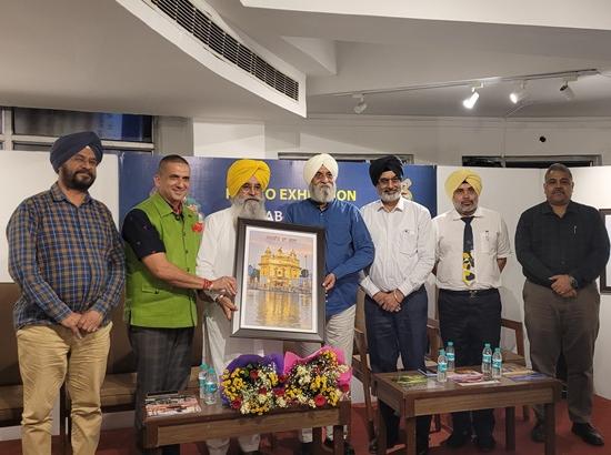 गुरमीत सिंह खुड्डियां ने चंडीगढ़ में विश्व फोटोग्राफी दिवस पर फोटो प्रदर्शनी (Punjab In Frames) का उद्घाटन किया