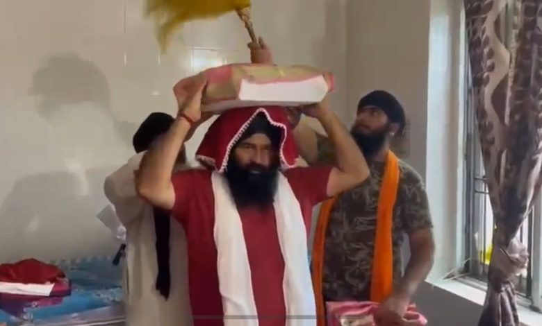 बाढ़ के बीच ‘आप विधायक ने श्री गुरु ग्रंथ साहिब जी का स्वरूप आदर सम्मान से सुरक्षित पहुंचाया