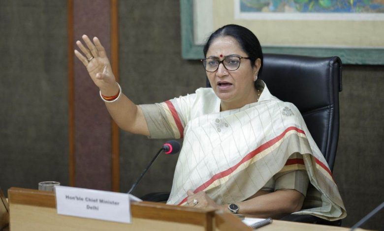 दिल्ली में विकास कार्यों में तेजी लाने के निर्देश, मुख्यमंत्री रेखा गुप्ता ने अधिकारियों को सख्त चेतावनी दी