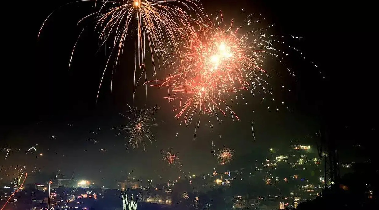 आतिशबाजी प्रतिबंध: जिले में 14 नवंबर तक पाबंदियां लागू, आतिशबाजी, ड्रोन उड़ाने और स्टंट पर सख्त रोक 12 आतिशबाजी प्रतिबंध: जिले में 14 नवंबर तक पाबंदियां लागू, आतिशबाजी, ड्रोन उड़ाने और स्टंट पर सख्त रोक