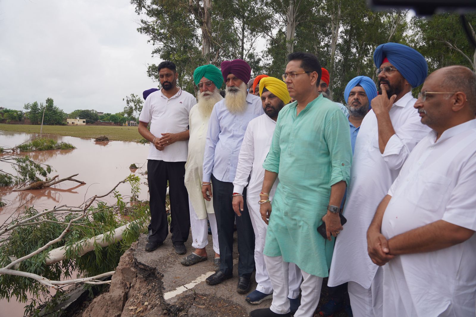 पंजाब सरकार की बाढ़ प्रभावित गांवों में राहत एवं पुनर्वास कार्यों की ज़मीनी निगरानी, मुख्यमंत्री भगवंत सिंह मान के निर्देश