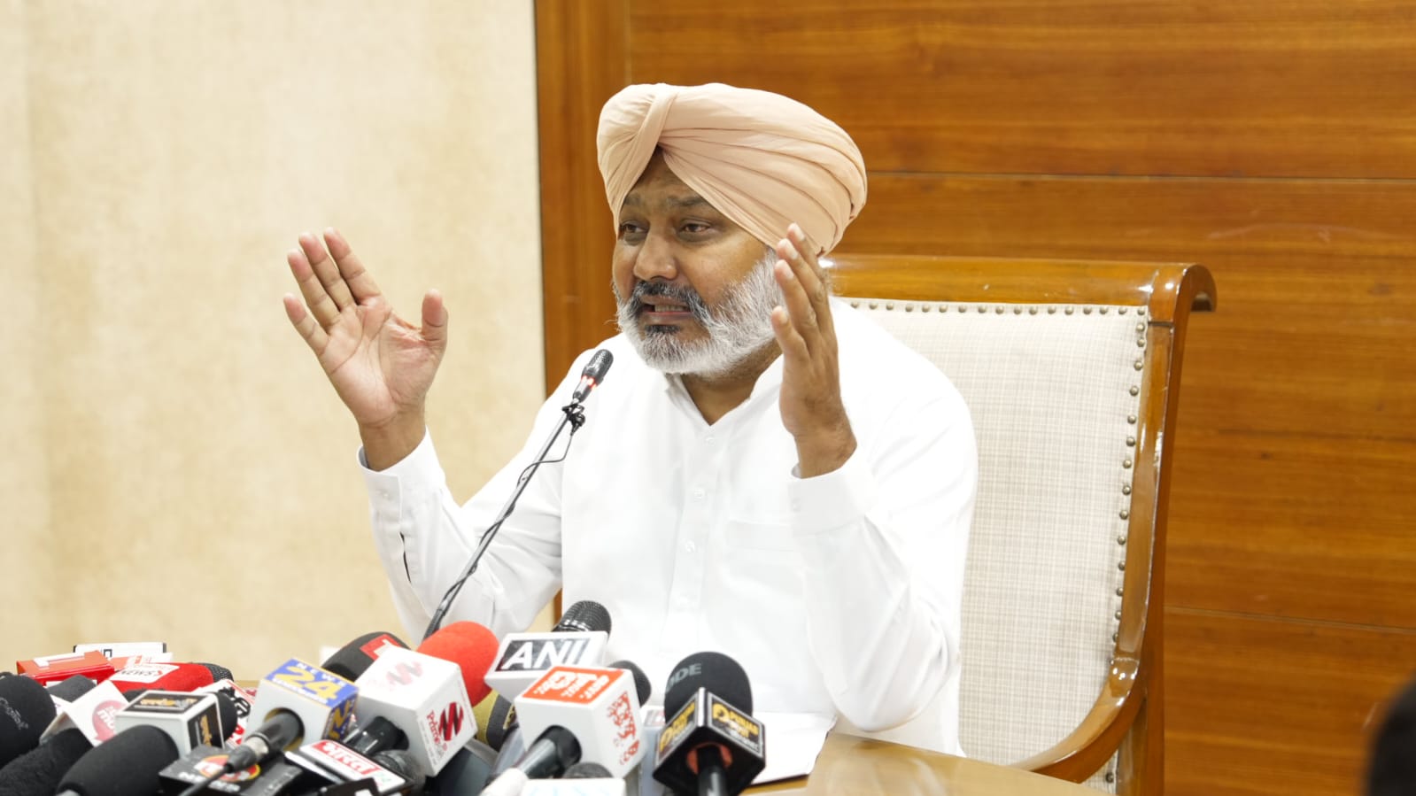 पंजाब में भारी नुकसान के बीच केंद्र का ₹1600 करोड़ का राहत पैकेज, वित्त मंत्री हरपाल सिंह चीमा ने किया कड़ा विरोध