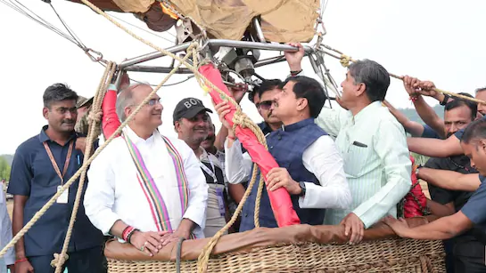 मंदसौर में बड़ा हादसा टला, मुख्यमंत्री मोहन यादव के हॉट एयर बैलून में लगी आग, वीडियो वायरल