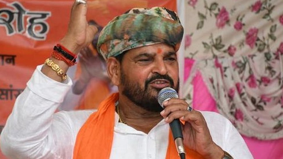 यूपी में बृजभूषण शरण सिंह का कांग्रेस और विपक्ष पर तीखा हमला, बोले- 'पीएम मोदी के रहते एक इंच जमीन भी नहीं जाएगी'