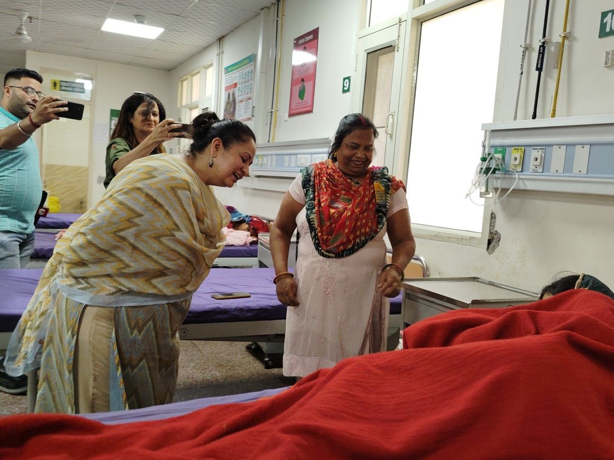 स्वास्थ्य मंत्री आरती राव का LNJP अस्पताल में औचक निरीक्षण, कमांडो ने तोड़ा शीशा कर लिया हालात का जायजा