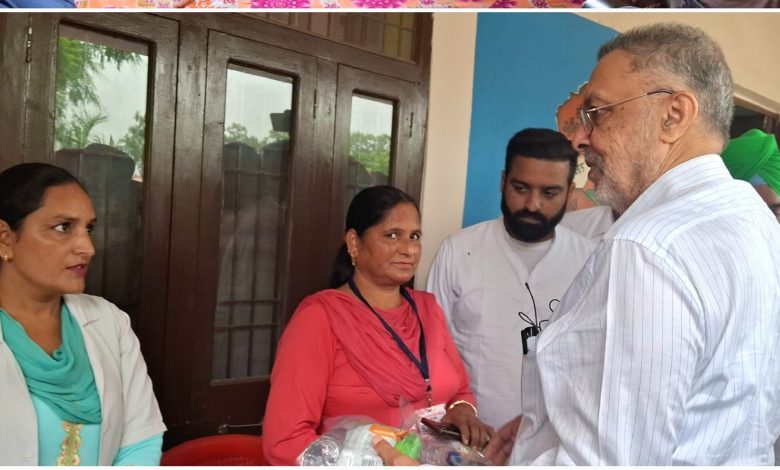 पंजाब के स्वास्थ्य मंत्री डॉ. बलबीर सिंह ने गुरदासपुर के बाढ़ प्रभावित क्षेत्रों का दौरा किया, निजी रूप से आर्थिक सहायता देने का किया वादा