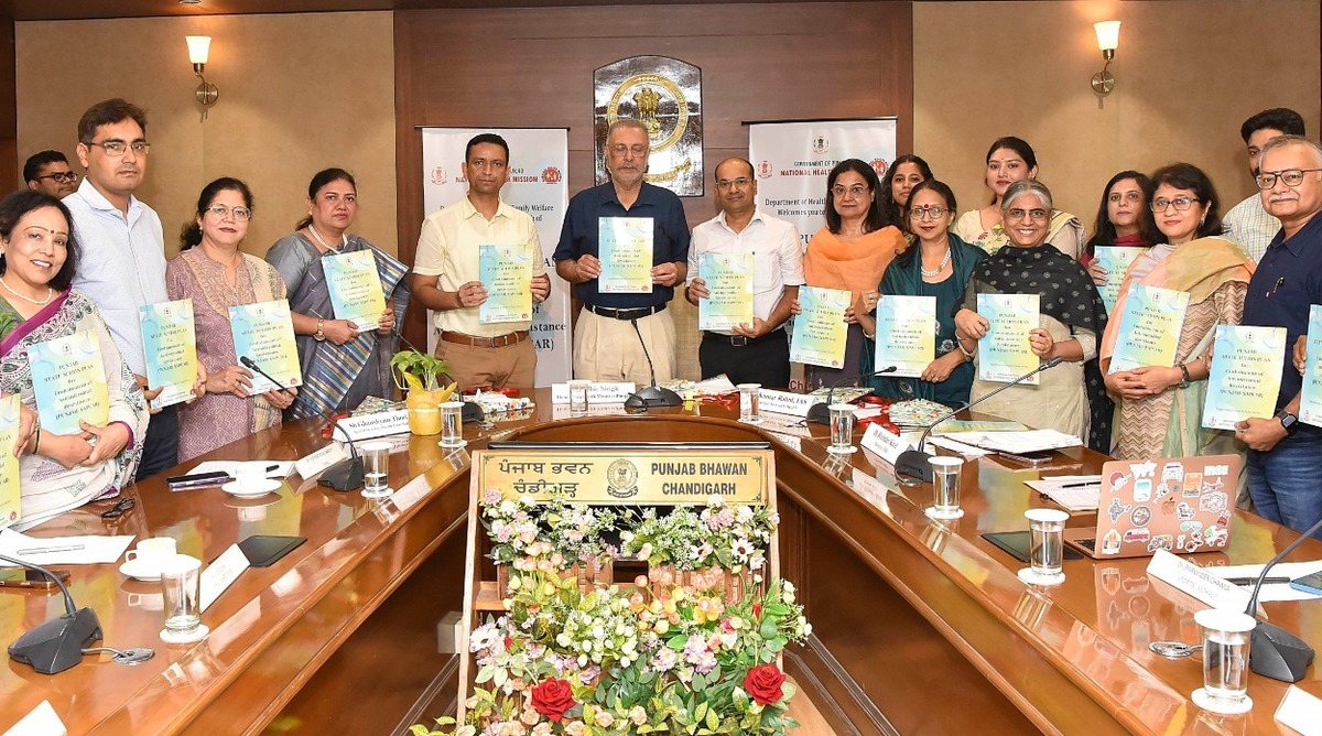 पंजाब में 'वन हेल्थ' दृष्टिकोण के साथ एंटीबायोटिक दुरुपयोग रोकने हेतु AMR कार्य योजना शुरू 12 पंजाब में 'वन हेल्थ' दृष्टिकोण के साथ एंटीबायोटिक दुरुपयोग रोकने हेतु AMR कार्य योजना शुरू