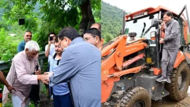 मुख्यमंत्री पुष्कर सिंह धामी ने 50वां जन्मदिन आपदा पीड़ितों के बीच मनाया, JCB पर चढ़कर लिया राहत कार्यों का जायजा