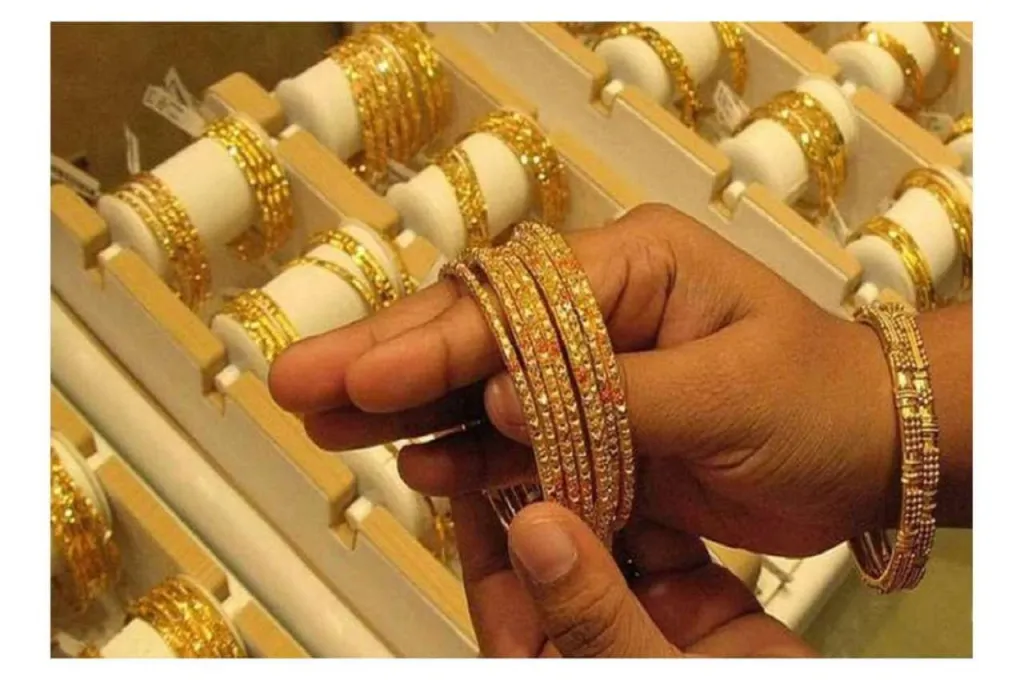 Gold Price Today (1 Sep): सोने ने बनाया नया रिकॉर्ड, चांदी की कीमत भी 1.24 लाख रुपये के पार पहुंची