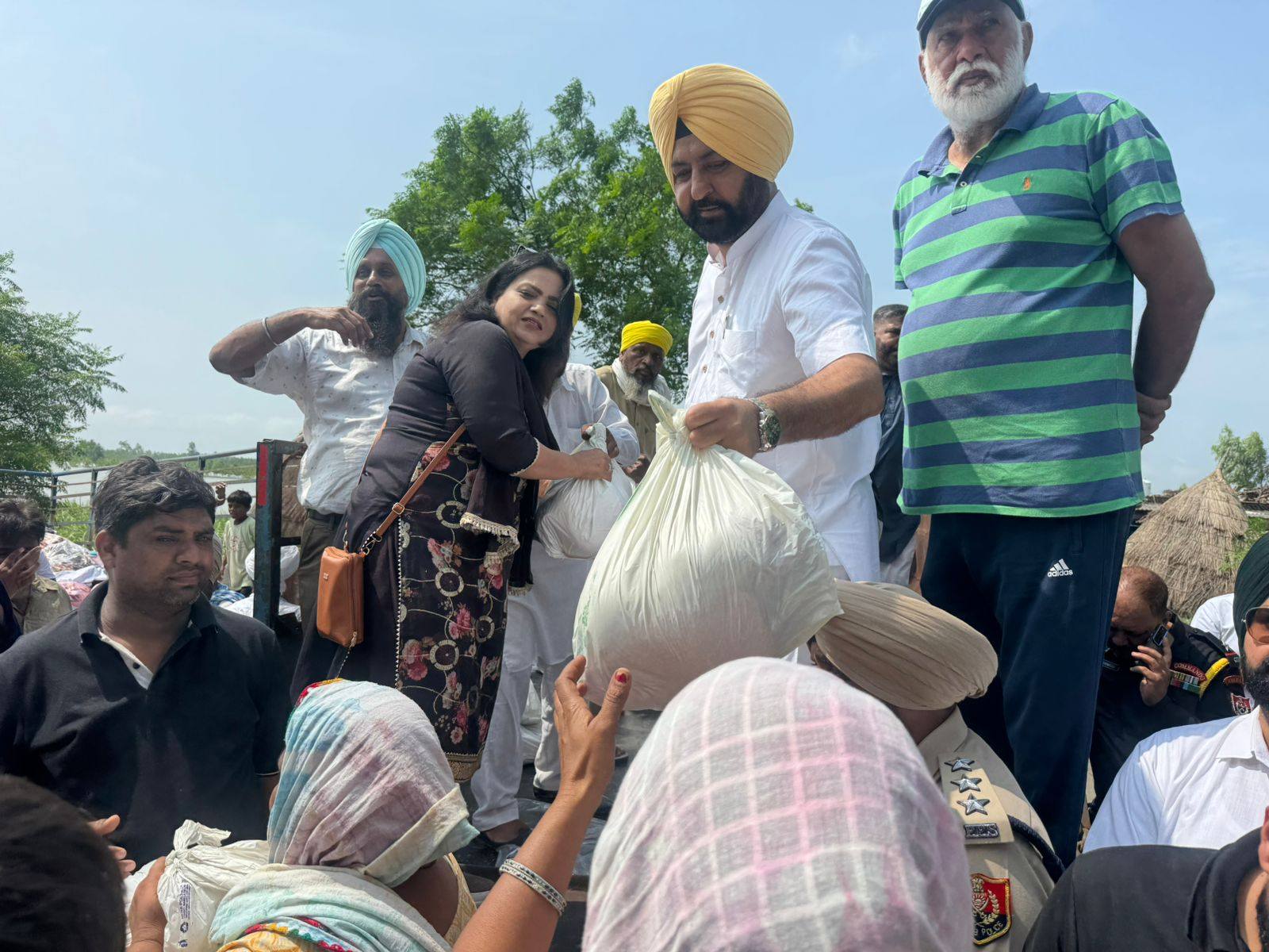 पंजाब में बाढ़ का कहर जारी: 22,854 लोग सुरक्षित, 3 और मौतें, 6121 लोग राहत कैंप में बसेरा