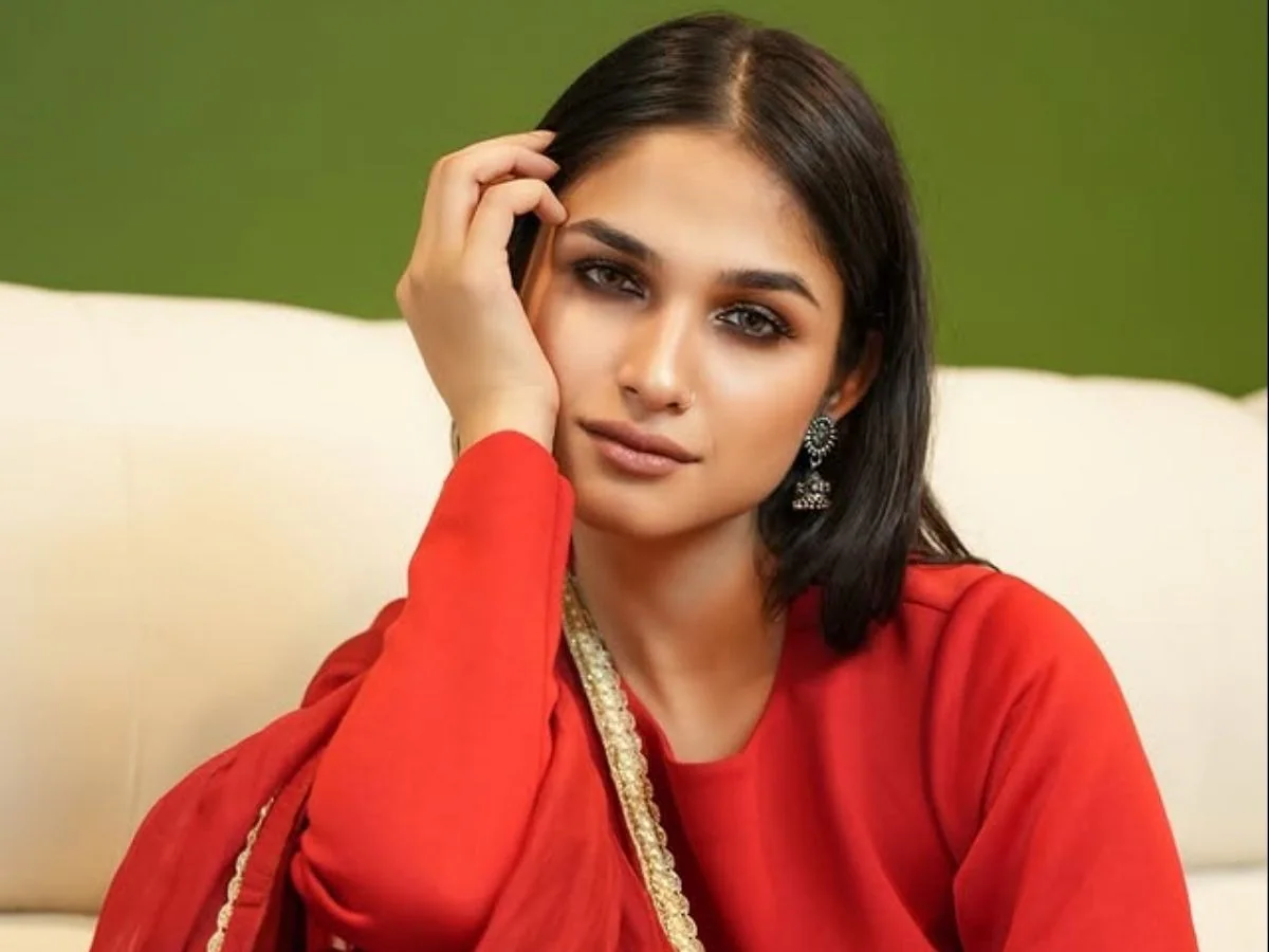 गणपति विसर्जन के दौरान लाउड डोल से परेशान हुईं कशिश कपूर, बोलीं: "भाई बंद कर दो"