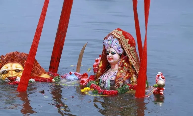 दुर्गा विसर्जन 2025: शुभ मुहूर्त, समय और पूजा विधि जानें माता को कैसे करें विदा
