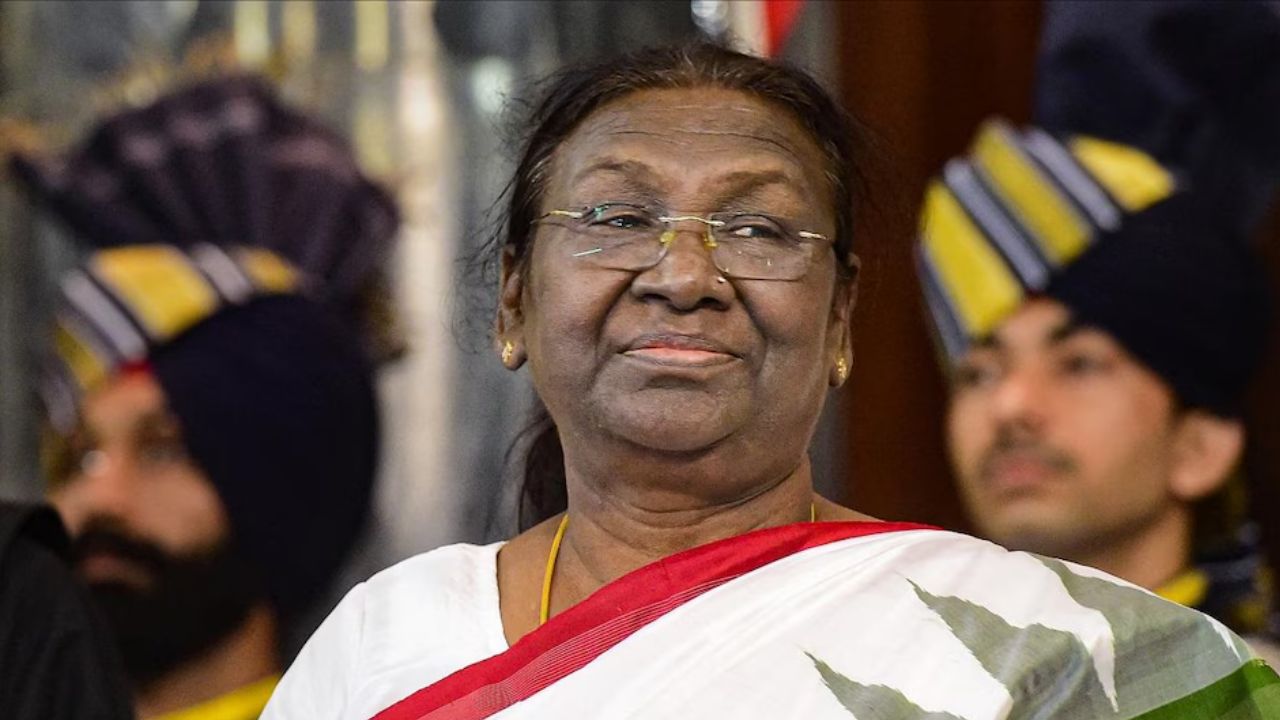 राष्ट्रपति द्रौपदी मुर्मू आज मथुरा दौरे पर, कड़ी सुरक्षा के चलते 12वीं तक के सभी स्कूल बंद