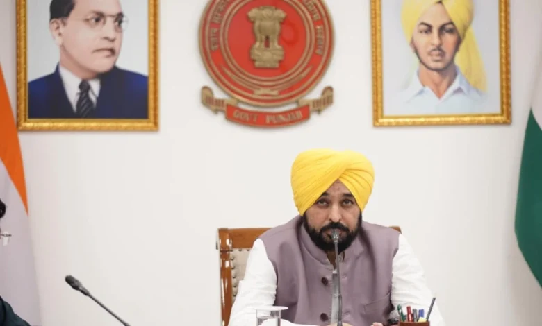 मुख्यमंत्री भगवंत सिंह मान ने बाढ़ प्रभावित कस्बों और शहरों में चल रहे सफाई, मरम्मत और राहत प्रयासों की समीक्षा की