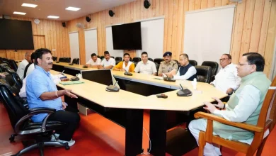 उत्तराखंड देहरादून में शिक्षकों का प्रदर्शन खत्म, मुख्यमंत्री पुष्कर सिंह धामी ने की बातचीत और आश्वासन दिया