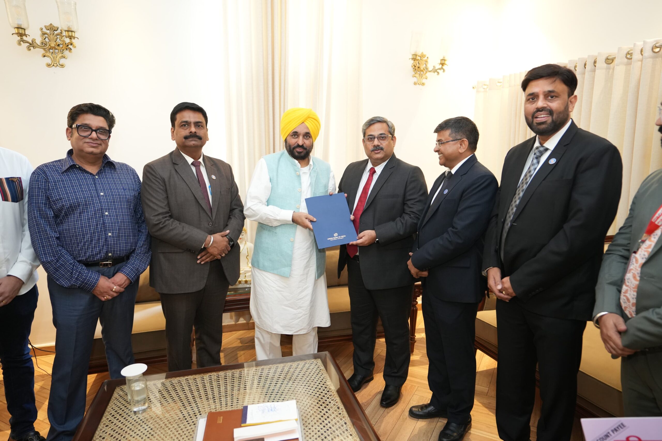 यूनियन बैंक ऑफ इंडिया ने मुख्यमंत्री के चढ़दीकला मिशन में 2 करोड़ रुपये का योगदान दिया 12 यूनियन बैंक ऑफ इंडिया ने मुख्यमंत्री के चढ़दीकला मिशन में 2 करोड़ रुपये का योगदान दिया