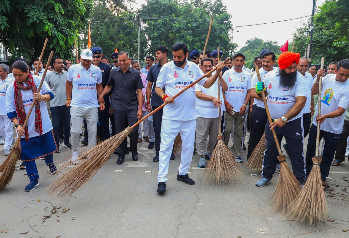 मुख्यमंत्री नायब सिंह सैनी ने कुरुक्षेत्र में ‘स्वच्छता अभियान’ की शुरुआत, साइक्लोथॉन को दिखाई हरी झंडी, किया पौधरोपण और श्रमदान 12 मुख्यमंत्री नायब सिंह सैनी ने कुरुक्षेत्र में ‘स्वच्छता अभियान’ की शुरुआत, साइक्लोथॉन को दिखाई हरी झंडी, किया पौधरोपण और श्रमदान