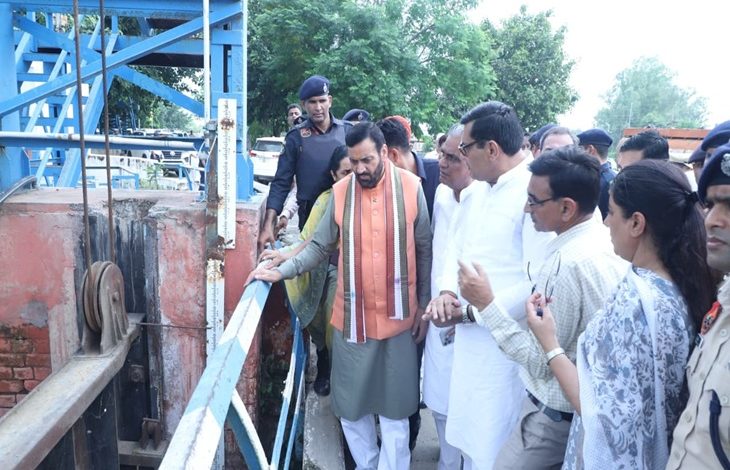 हरियाणा मुख्यमंत्री नायब सिंह सैनी ने फतेहाबाद के जलभराव प्रभावित इलाकों का दौरा किया, किसानों और आम जनता को राहत का भरोसा दिया