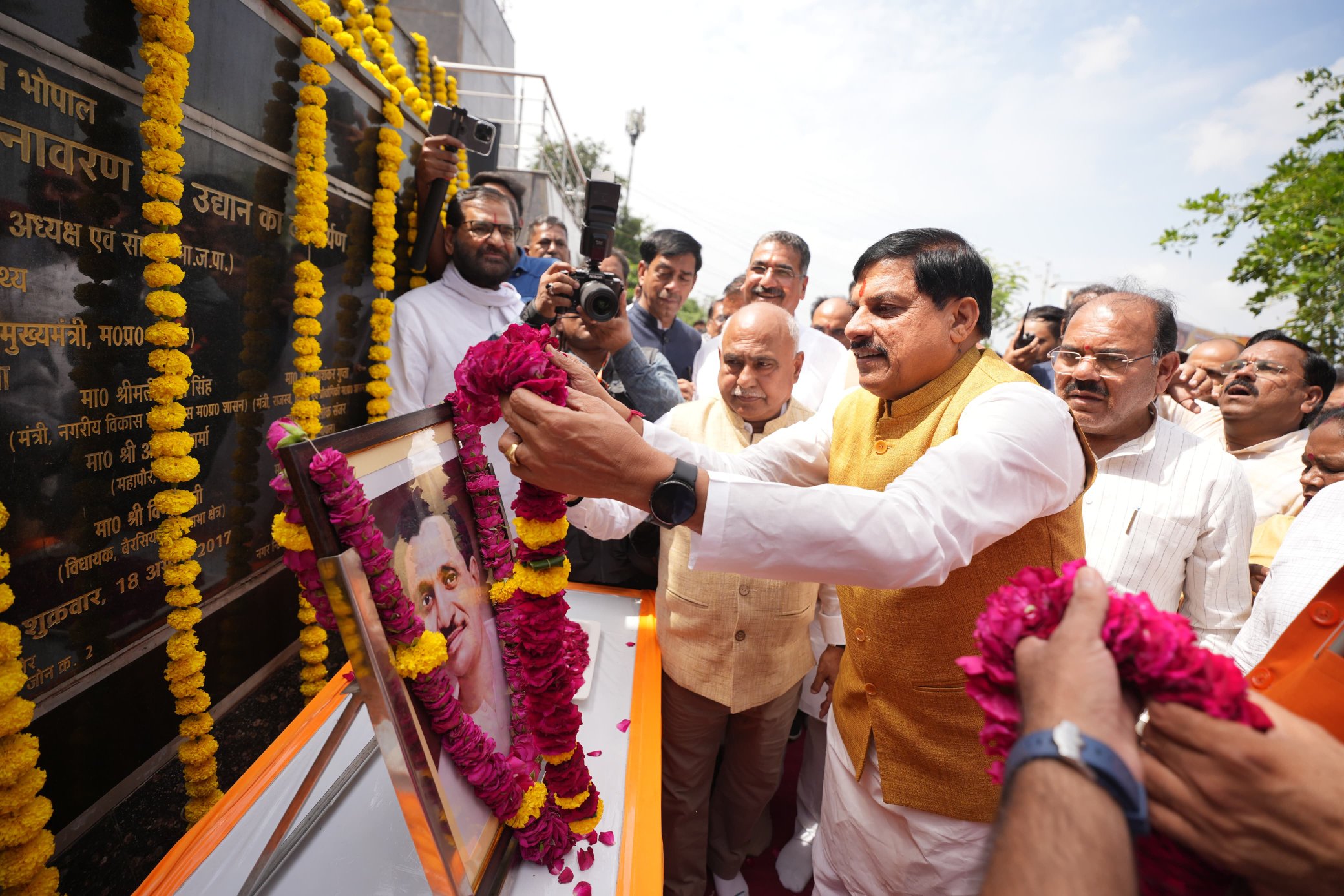 स्वदेशी जागरण सप्ताह की शुरुआत, मुख्यमंत्री मोहन यादव ने तिरंगा थाम कर निकाली रैली