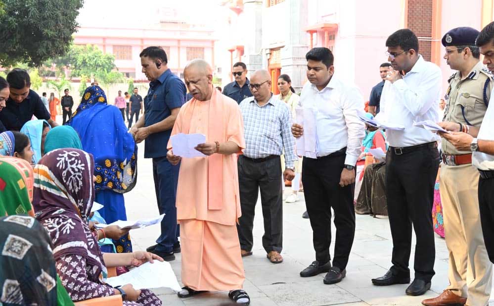 मुख्यमंत्री योगी आदित्यनाथ का बड़ा निर्देश – हर जरूरतमंद को मिले कल्याणकारी योजनाओं का लाभ 12 मुख्यमंत्री योगी आदित्यनाथ का बड़ा निर्देश – हर जरूरतमंद को मिले कल्याणकारी योजनाओं का लाभ