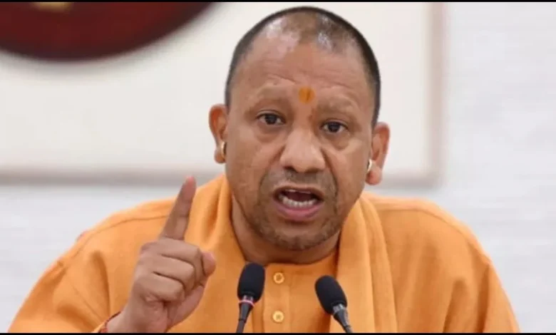 जनता से सम्मानजनक व्यवहार करें जनसेवक: मुख्यमंत्री योगी आदित्यनाथ ने जनता दर्शन में अधिकारियों को दिया सख्त निर्देश