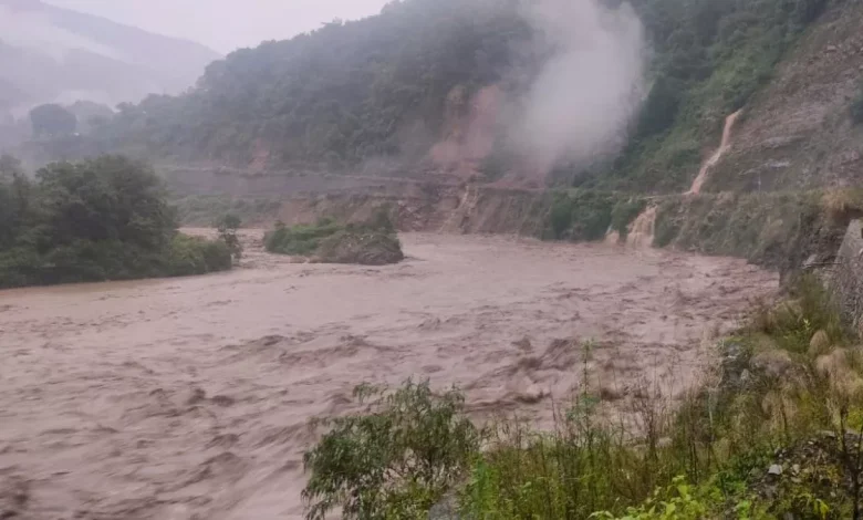 उत्तराखंड में भारी बारिश से मचा हड़कंप, देहरादून समेत तीन जिलों में येलो अलर्ट