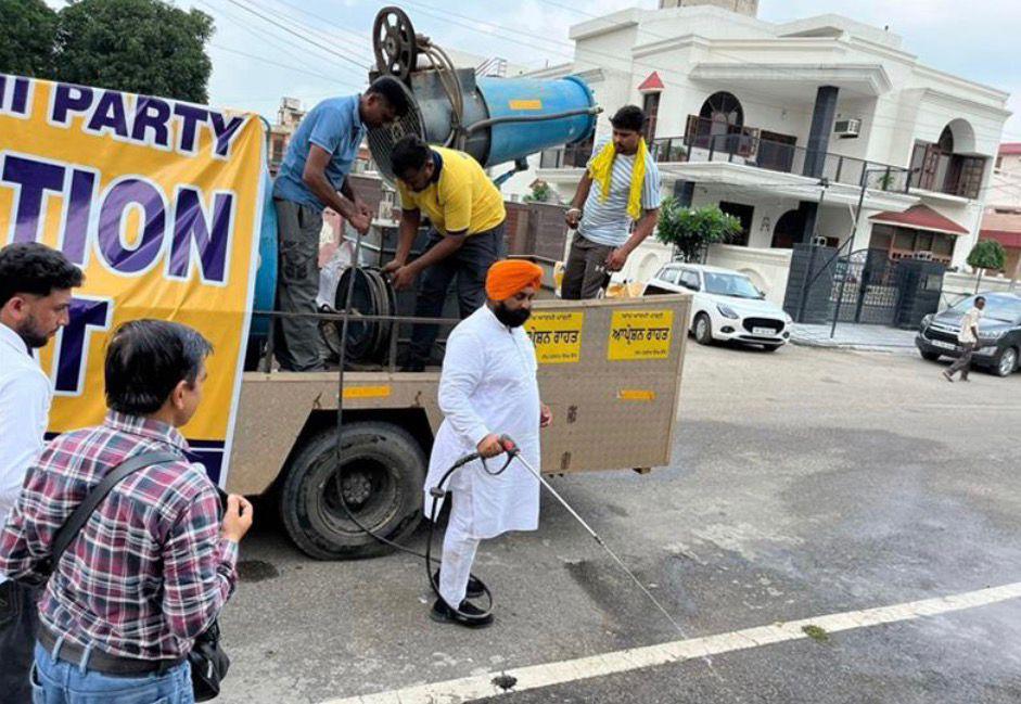 गली-गली तक पहुंचा सैनिटाइजेशन अभियान, शिक्षा मंत्री हरजोत सिंह बैंस ने खुद संभाली कमान