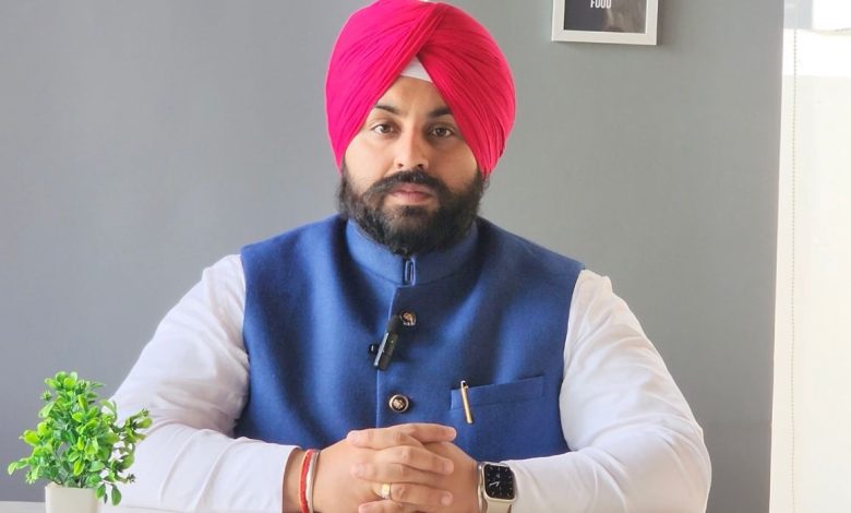 पंजाब बाढ़ राहत के लिए PUCA ने दिया 11 लाख रुपये का दान, शिक्षा मंत्री हरजोत सिंह बैंस को चेक सौंपा