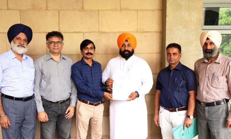 गुरदासपुर की सरदार बेअंत सिंह स्टेट यूनिवर्सिटी ने बाढ़ राहत कार्यों के लिए ₹3.5 लाख का योगदान दिया