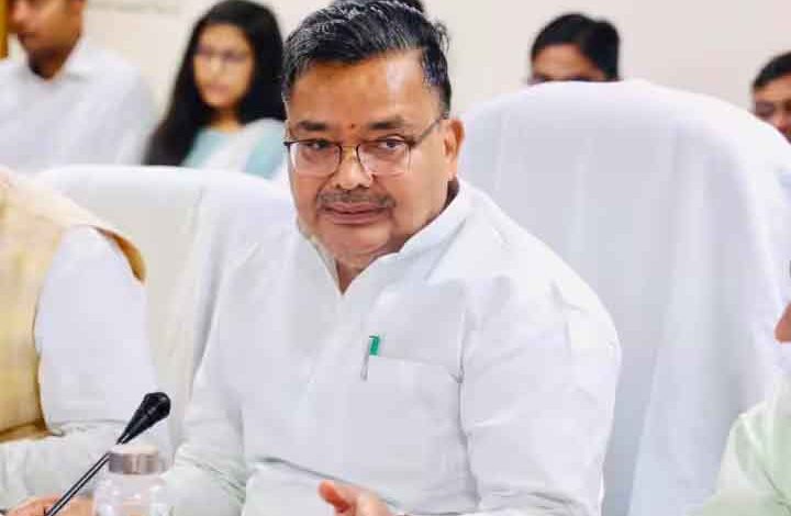 यूपी में टूरिज्म को मिलेगा नया रूप, टैक्सी और बस ड्राइवर सुनाएंगे शहर की रोचक कहानियां