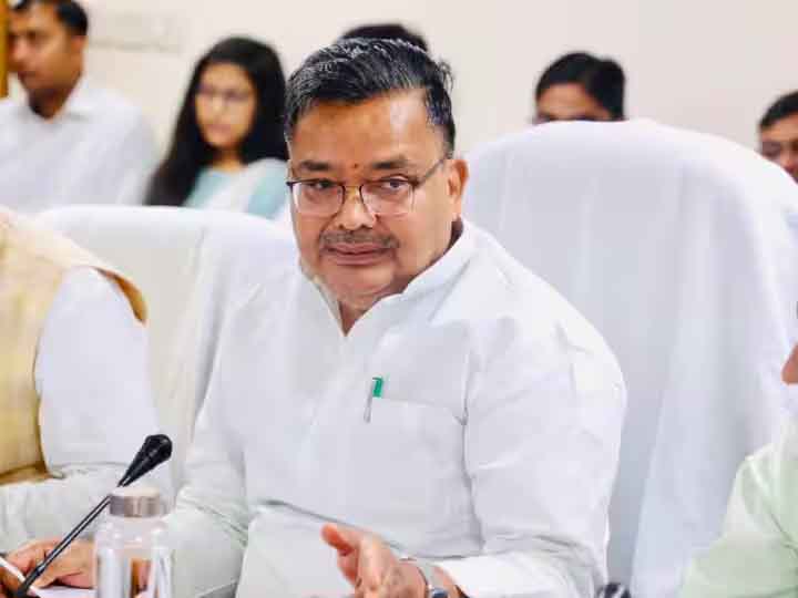 यूपी में टूरिज्म को मिलेगा नया रूप, टैक्सी और बस ड्राइवर सुनाएंगे शहर की रोचक कहानियां