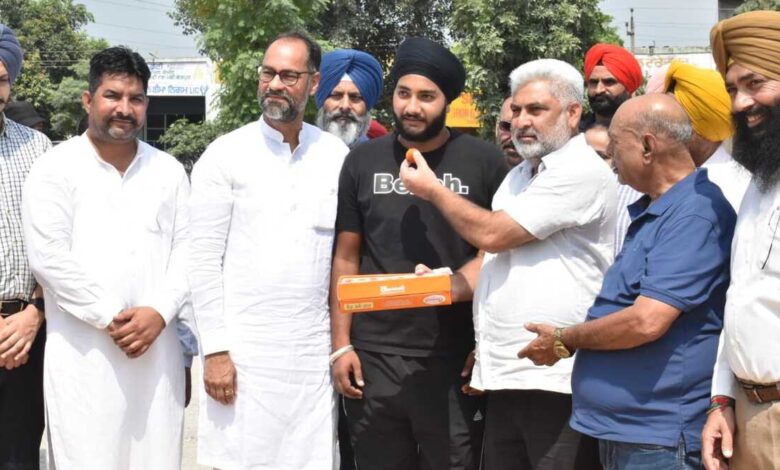 मंत्री लाल चंद कटारूचक ने भोगपुर में धान की खरीद शुरू की