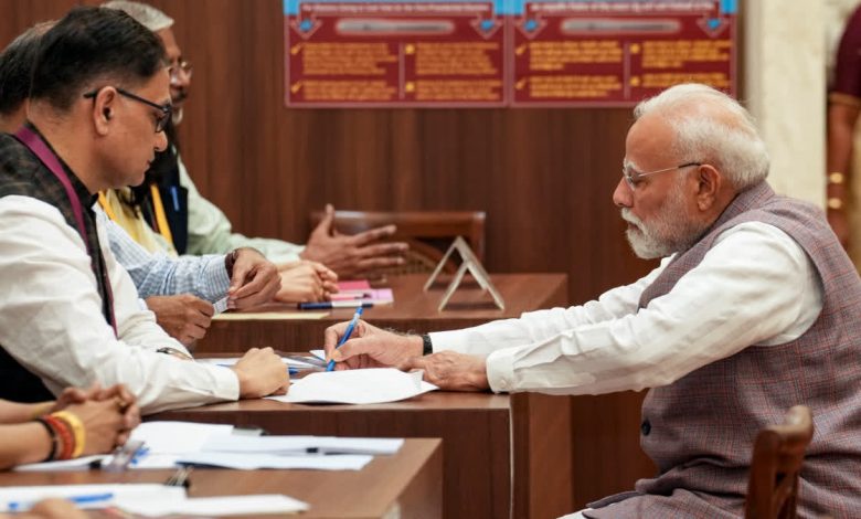 उपराष्ट्रपति चुनाव 2025: पीएम मोदी ने डाला पहला वोट, बीजेपी नेताओं ने एनडीए उम्मीदवार की जीत का भरोसा जताया