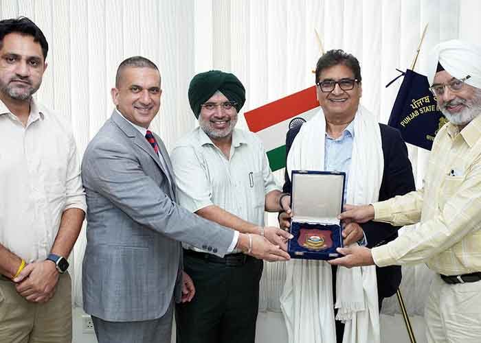 ब्रिटेन में भारत की मानद महावाणिज्य दूत मीनू मल्होत्रा ने किया पंजाब राज्य सूचना आयोग (PSIC) मुख्यालय का दौरा, पारदर्शिता और सुशासन पर हुई अहम चर्चा