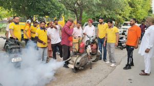 गली-गली तक पहुंचा सैनिटाइजेशन अभियान, शिक्षा मंत्री हरजोत सिंह बैंस ने खुद संभाली कमान 2 गली-गली तक पहुंचा सैनिटाइजेशन अभियान, शिक्षा मंत्री हरजोत सिंह बैंस ने खुद संभाली कमान