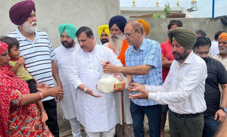 पंजाब बाढ़ राहत समाचार: आप नेताओं ने संभाली कमान, केंद्र सरकार की उदासीनता पर उठाए सवाल