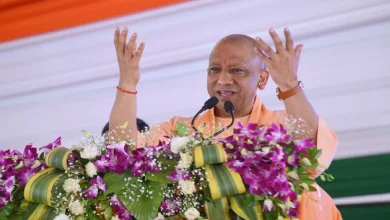 गोरखपुर में मुख्यमंत्री योगी आदित्यनाथ ने सपा सरकार पर किया कटाक्ष, गूंडा टैक्स को बताया सपा का संस्कार