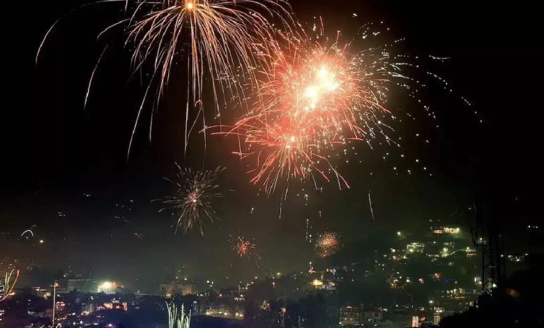 आतिशबाजी प्रतिबंध: जिले में 14 नवंबर तक पाबंदियां लागू, आतिशबाजी, ड्रोन उड़ाने और स्टंट पर सख्त रोक
