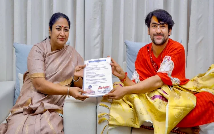 मुख्यमंत्री रेखा गुप्ता ने की पंडित धीरेंद्र शास्त्री से खास मुलाकात, लिया आशीर्वाद, दिल्ली के विकास की की प्रार्थना