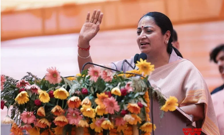 मुख्यमंत्री रेखा गुप्ता ने शिक्षकों से कहा – स्थानीय वस्तुओं और पर्यावरण संरक्षण की शिक्षा देना है जिम्मेदारी