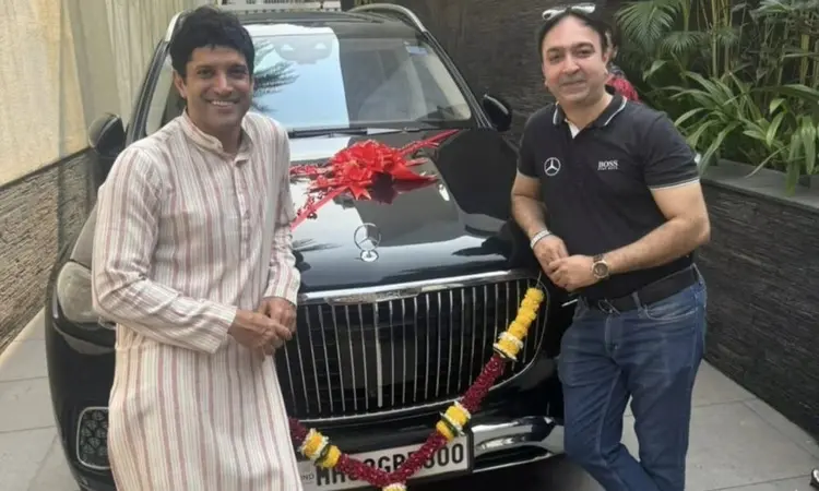 फरहान अख्तर ने खरीदी नई लग्जरी कार Mercedes-Maybach GLS600, कीमत जानकर हो जाएंगे शॉक्ड 12 फरहान अख्तर ने खरीदी नई लग्जरी कार Mercedes-Maybach GLS600, कीमत जानकर हो जाएंगे शॉक्ड